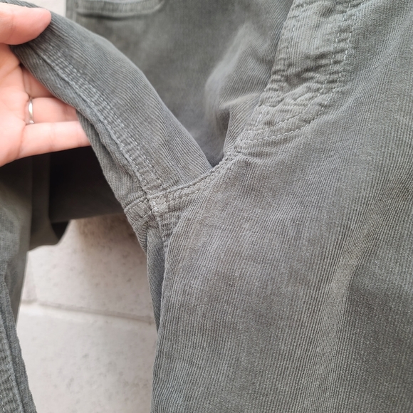 MOTHER | The Dropout Hopscotch Corduroy Cropped Pants in Olive Size 27 - Picture 5 of 13